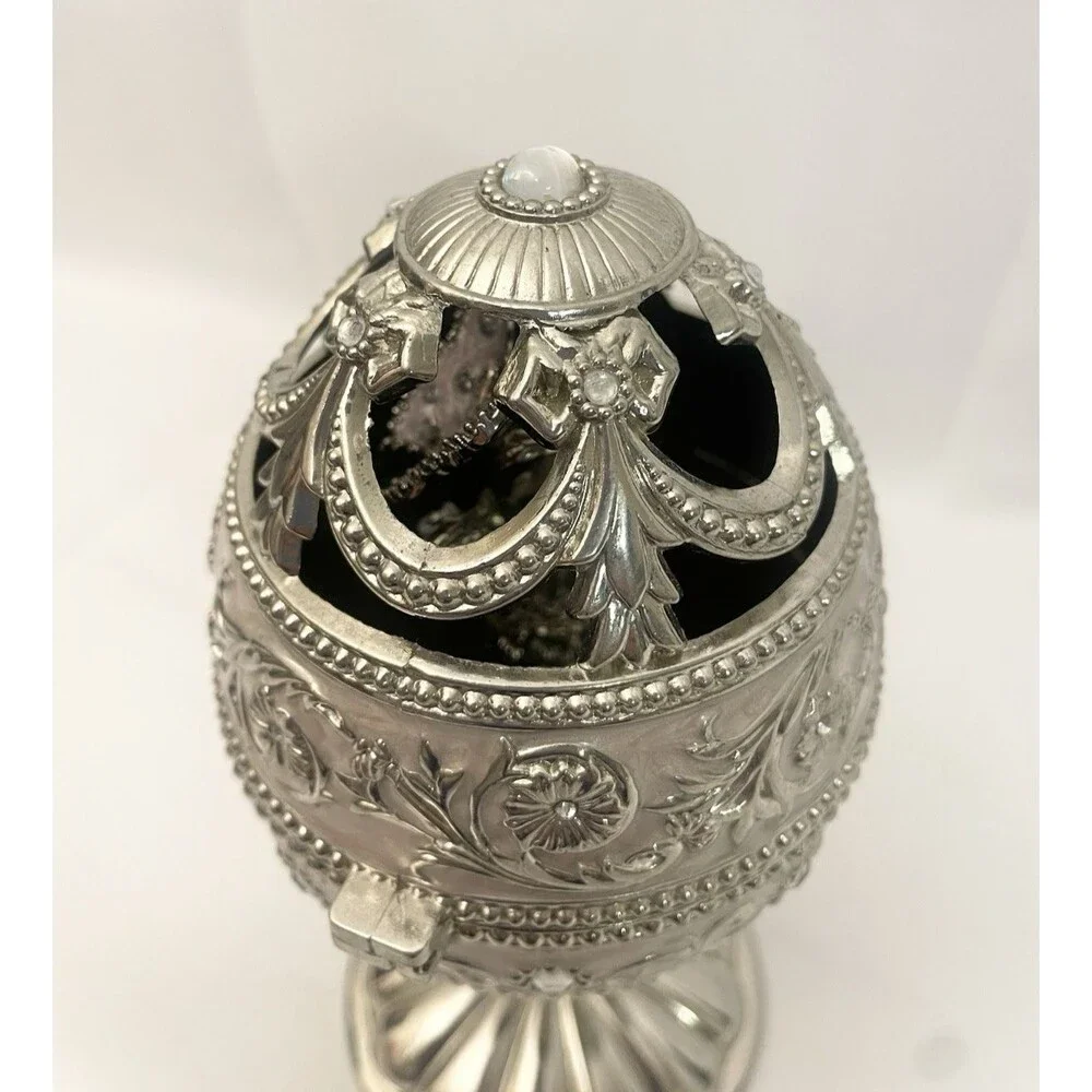 Jane Seymour Musical Egg St. Catherine's Court Collection 7